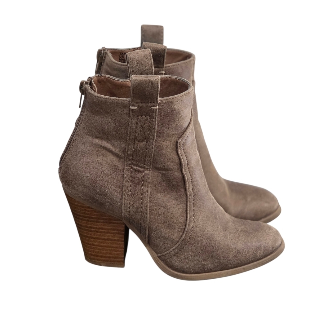 JustFab Tarynn Taupe Boots